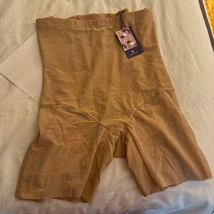 Honeylove Superpower Short NWT